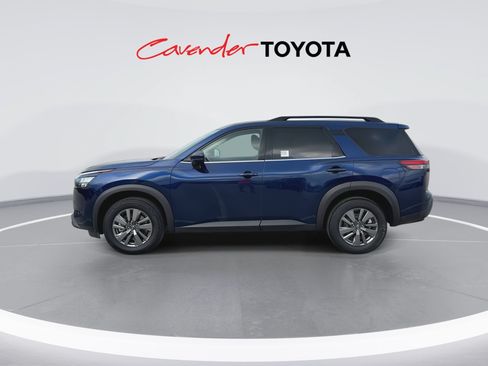 Used 2025 Nissan Pathfinder SV FWD image 5