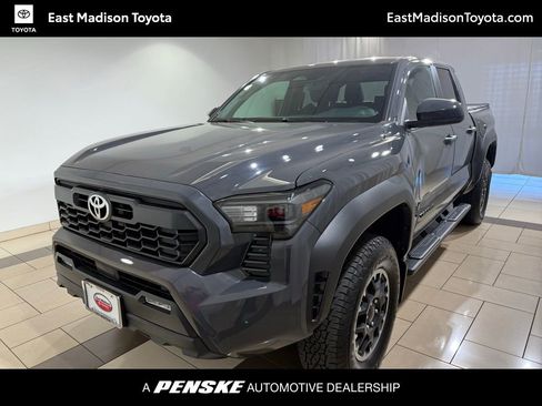 Certified 2025 Toyota Tacoma TRD Off-Road AWD/4WD image 1