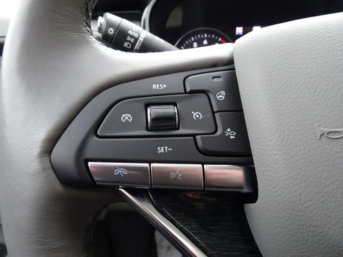 Used 2023 Cadillac XT6 Premium Luxury w/ Technology Package image 23