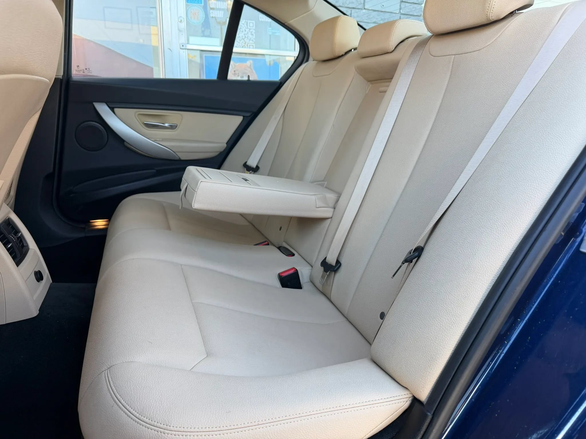 Used 2018 BMW 320i xDrive Sedan w/ Convenience Package AWD/4WD image 12