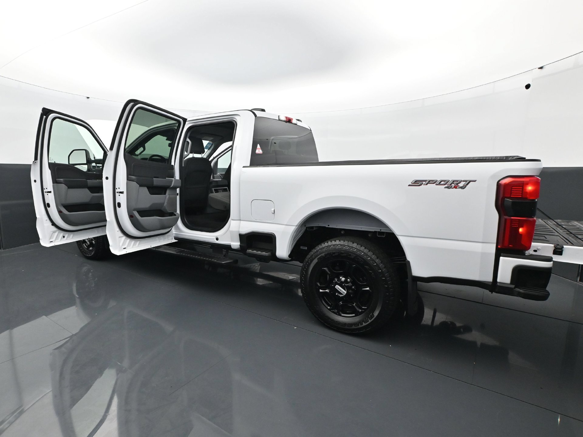 Used 2024 Ford F250 XLT w/ XLT Premium Package AWD/4WD image 32