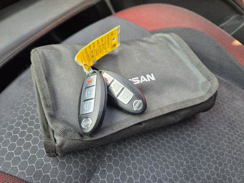 Used 2015 Nissan Juke SV w/ Technology Package image 21