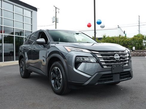Used 2025 Nissan Rogue SV AWD/4WD image 3