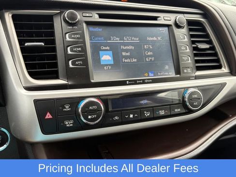 Used 2019 Toyota Highlander XLE AWD/4WD image 12