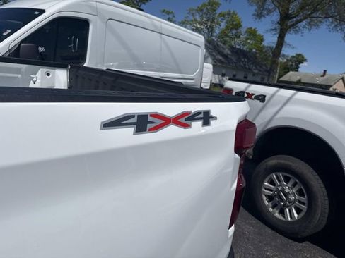 Used 2023 Chevrolet Silverado 1500 LT AWD/4WD image 17