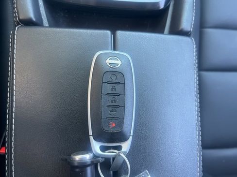 Used 2023 Nissan Rogue SL w/ SL Premium Package image 21