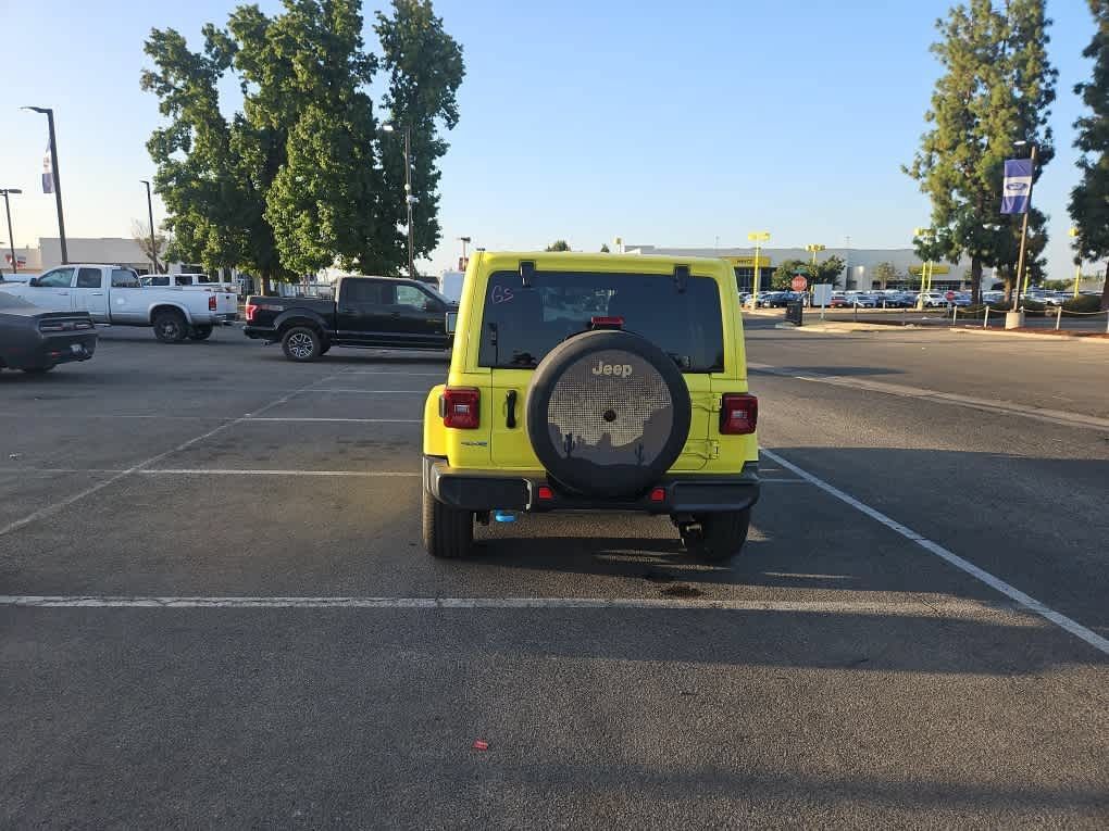Used 2023 Jeep Wrangler Unlimited Sahara AWD/4WD image 6