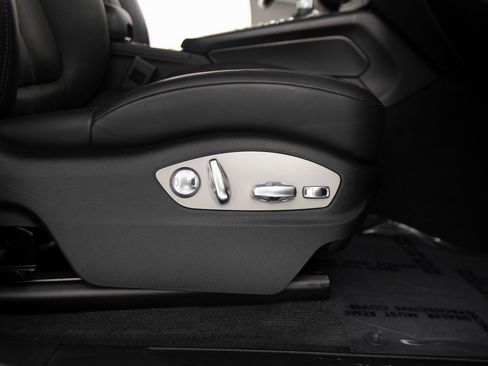 Certified 2021 Porsche Macan image 33