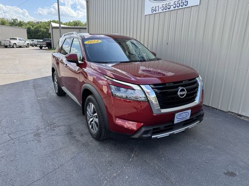 Used 2024 Nissan Pathfinder SL AWD/4WD image 5