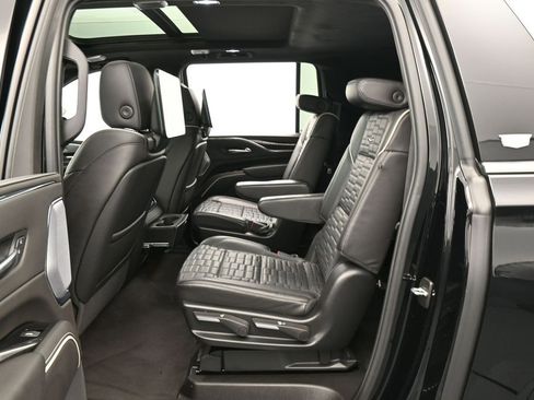 Used 2024 Cadillac Escalade ESV Premium Luxury Platinum AWD/4WD image 37