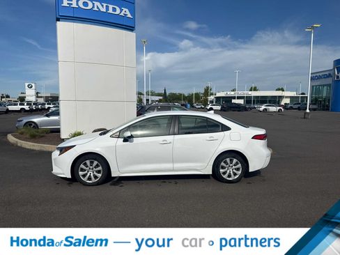 Used 2023 Toyota Corolla LE FWD image 3