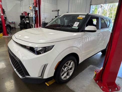 Certified 2025 Kia Soul LX w/ LX Technology Package FWD image 9