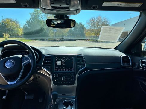 Used 2018 Jeep Grand Cherokee Limited w/ Luxury Group II image 22