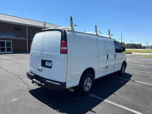 Used 2017 Chevrolet Express 2500 RWD image 5