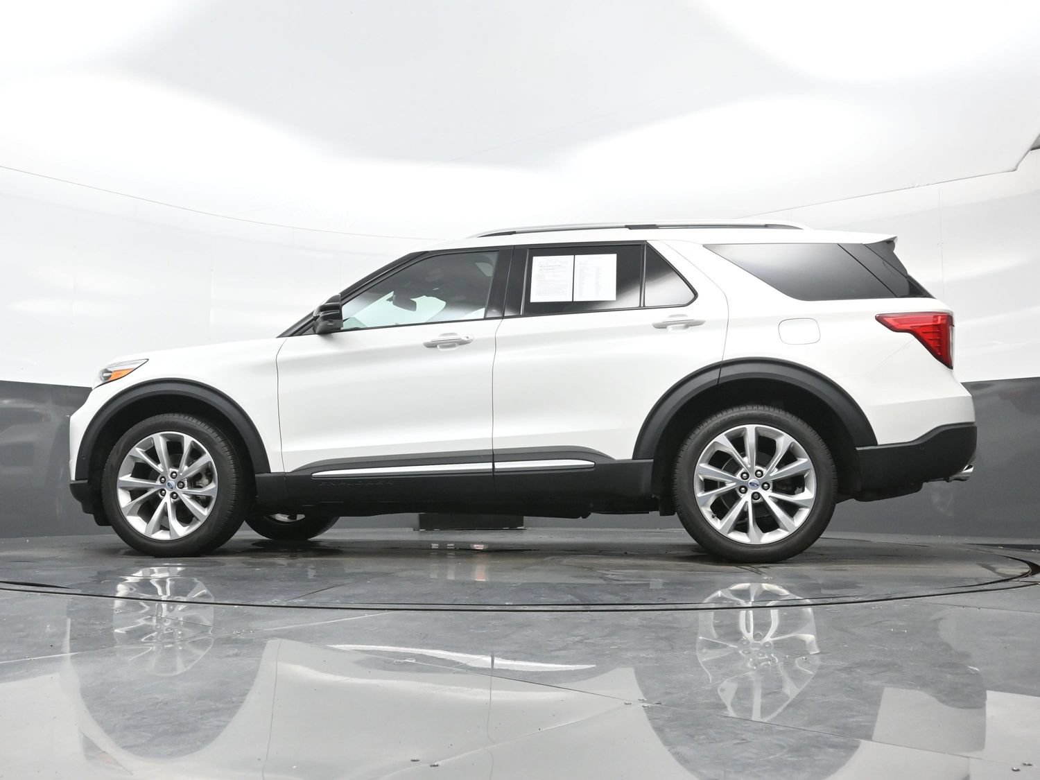Used 2023 Ford Explorer Platinum w/ Technology Package AWD/4WD image 30