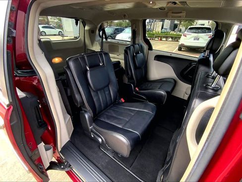 Used 2014 Chrysler Town & Country Touring w/ Trailer Tow Group image 19
