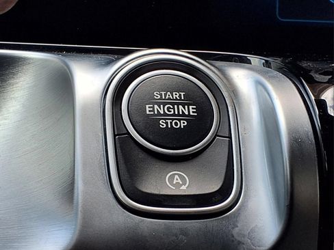 Used 2025 Mercedes-Benz GLB 250 w/ Exclusive Package image 24
