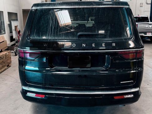 Used 2023 Jeep Wagoneer L Series III image 4