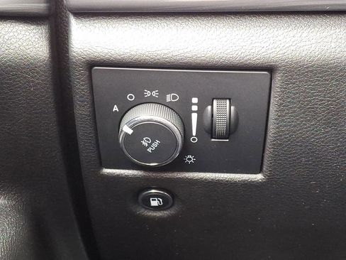 Used 2019 Jeep Grand Cherokee Laredo image 24