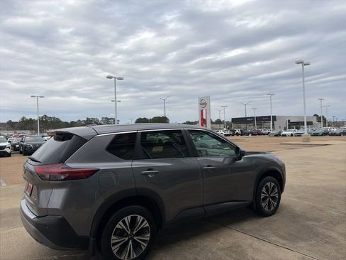 Used 2023 Nissan Rogue SV image 4