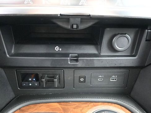Used 2024 Nissan Armada SL w/ Captain's Chairs Package image 18