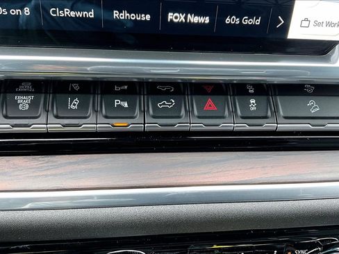 Used 2025 GMC Sierra 3500 SLT w/ SLT Premium Package image 28