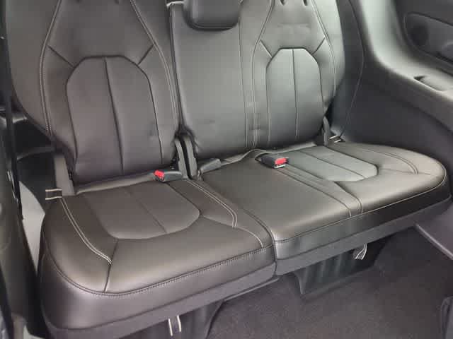New 2026 Chrysler Pacifica Select FWD image 38