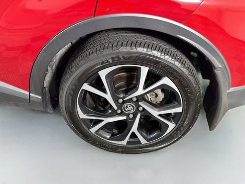Certified 2021 Toyota C-HR XLE FWD image 31