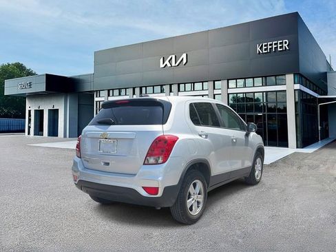 Used 2022 Chevrolet Trax LS w/ Tint and Cruise Package AWD/4WD image 8