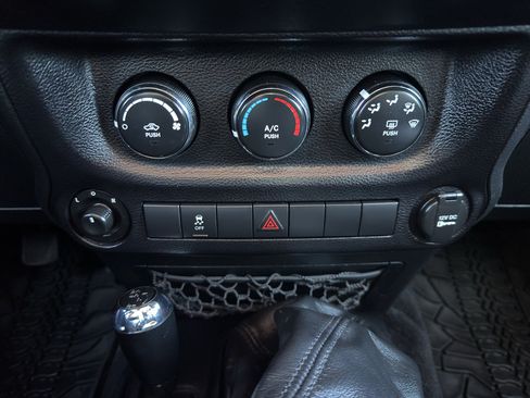 Used 2012 Jeep Wrangler Unlimited Sport AWD/4WD image 20