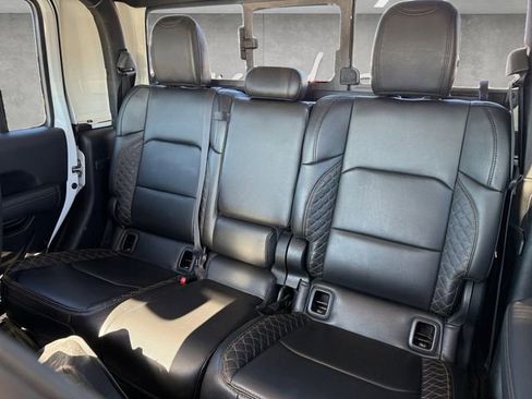 Used 2023 Jeep Gladiator Overland image 13