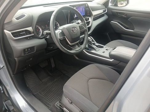 Used 2023 Toyota Highlander LE FWD image 45