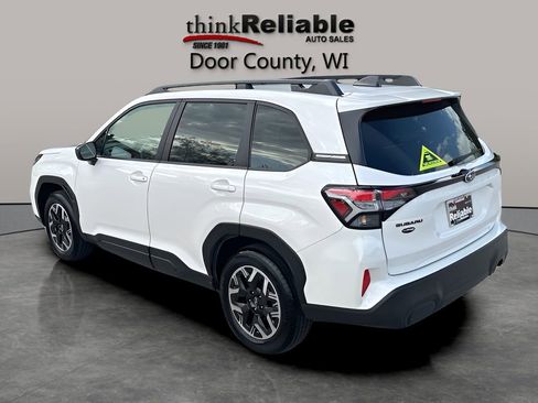 Used 2025 Subaru Forester Premium AWD/4WD image 3