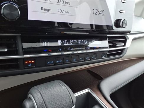 Certified 2023 Toyota Sienna XLE image 23