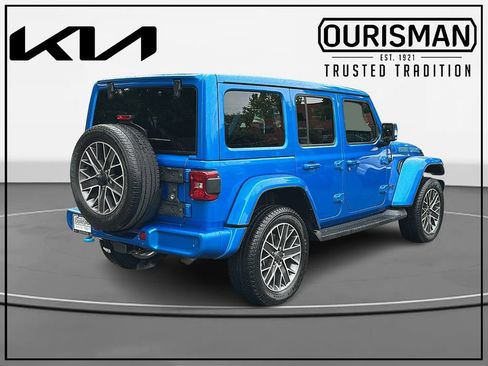 Used 2022 Jeep Wrangler Unlimited Sahara AWD/4WD image 4