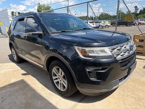 Used 2018 Ford Explorer XLT w/ Equipment Group 202A AWD/4WD image 6
