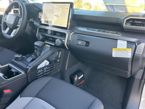 Used 2025 Toyota Tacoma TRD Sport w/ TRD Sport Upgrade Package image 12