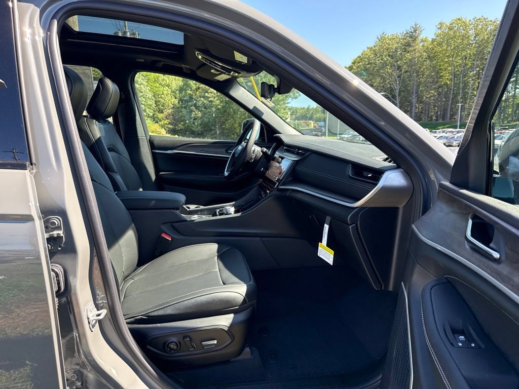 New 2027 Jeep Grand Cherokee Limited AWD/4WD image 28