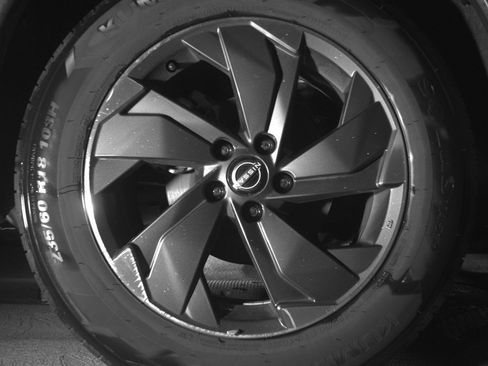Used 2025 Nissan Rogue SV FWD image 15
