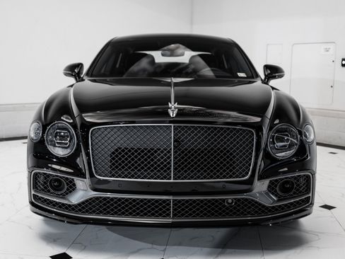 Used 2024 Bentley Flying Spur W12 image 8