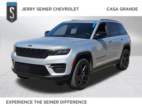 Used 2023 Jeep Grand Cherokee Altitude AWD/4WD image 1