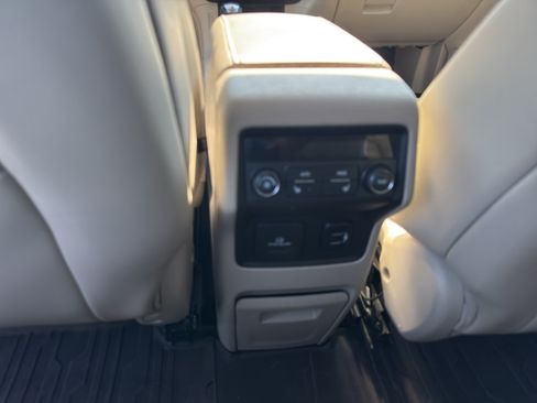 Used 2018 GMC Acadia Denali w/ Technology Package FWD image 10