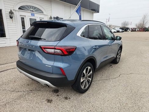 Used 2024 Ford Escape Platinum image 5