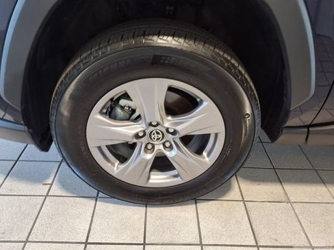 Used 2025 Toyota RAV4 XLE AWD/4WD image 5