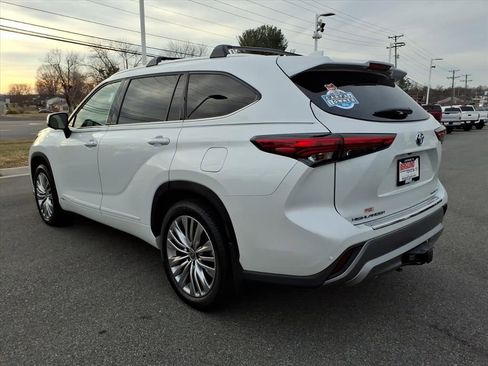 Used 2023 Toyota Highlander Platinum image 13