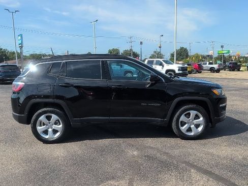 Used 2018 Jeep Compass Latitude w/ Cold Weather Group AWD/4WD image 9
