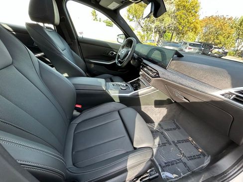 Used 2025 BMW 330i Sedan image 32