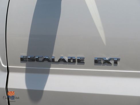 Used 2004 Cadillac Escalade EXT AWD/4WD image 25