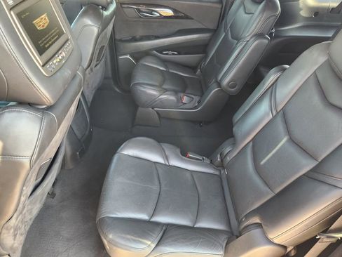 Used 2019 Cadillac Escalade ESV Platinum RWD image 38