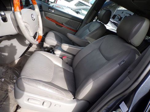 Used 2008 Toyota Sienna XLE Limited image 15